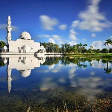 Beautiful20Reflections20Of20Floating20Mosque20In20Terengganu20Malaysia20With20Blue20Sky20Background2076705911.jpg